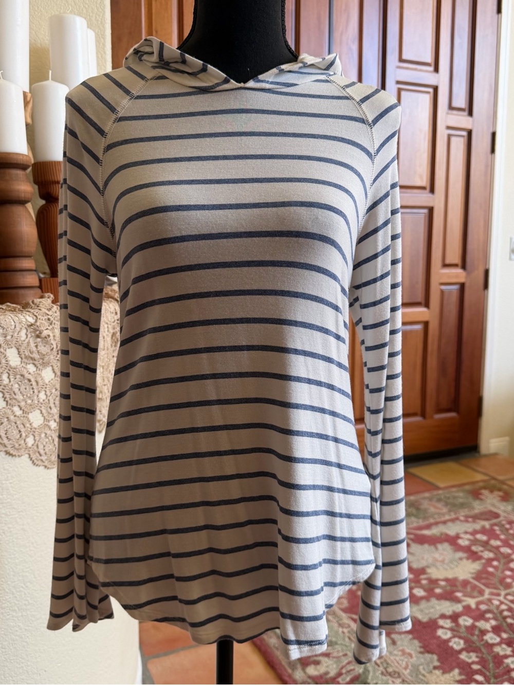 Karen Kane Cream & Gray Striped Hooded Long-Sleeve Top Small